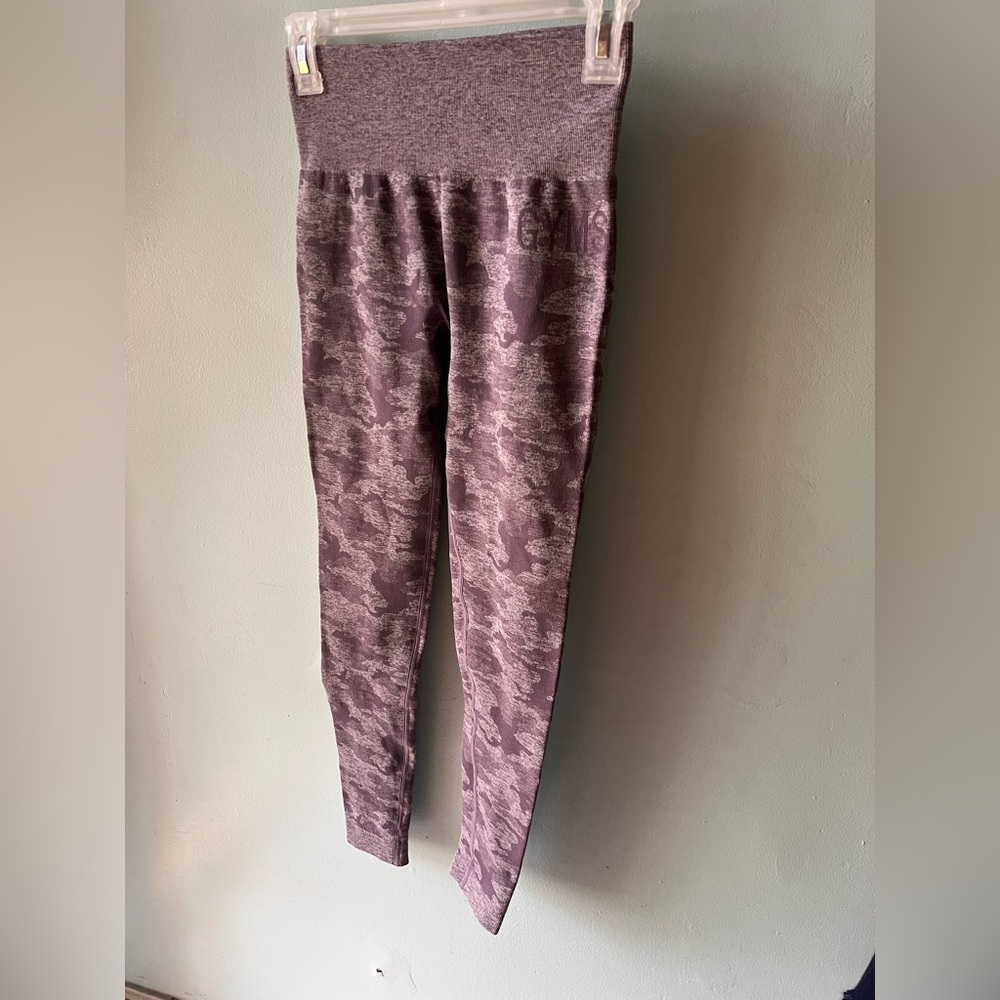 Gymshark lavender camo work out pants